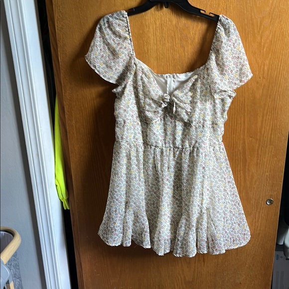 Floral Cream Women's Top - Picture 2 of 3